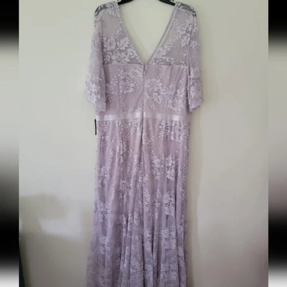 NWT Torrid Special Occasion Lilac Purple Lace Gown - Picture 5 of 6